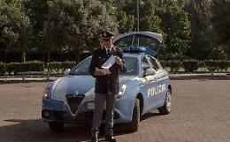 Il papà picchia la madre, la figlia di 6 anni chiede aiuto alla polizia