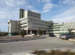 Rapina e trascina una donna in strada per diversi metri: 38enne a giudizio