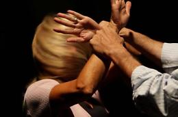 Botte alla compagna persino quando era incinta: indagini chiuse