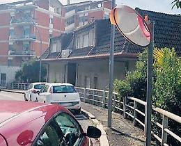 Specchio “fuori uso” al Nestor, visibilità ridotta: criticità per gli automobilisti
