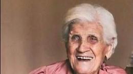 Luigia spegne 100 candeline: super festa alle porte per la nonna 'viaggiatrice'