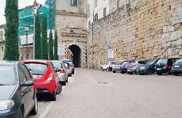 Strada al buio in pieno centro: esplode la protesta dei residenti