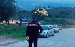 Perde l'equilibrio e cade mentre raccoglie le olive: paura per un 64enne