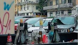 Notti brave tra alcol a fiumi, schiamazzi e incivili: danneggiata una vetrina