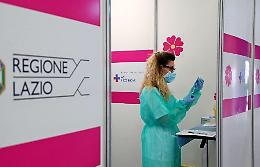 Covid e vaccini: in poche ore oltre 65mila prenotazioni per la terza dose