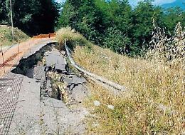 Frana di via Gennare, strada interdetta da troppo tempo: al via i lavori