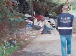 Una tonnellata di amianto a un passo dalle terme: scoperta nuova bomba ambientale