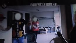 Una famiglia in guerra, tra religione e episodi inquietanti: la storia su “Le Iene”