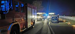 Incidente tra 4 vetture in autostrada, una si ribalta: diversi feriti e traffico in tilt