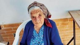 Nonna Maria Grazia spegne 108 candeline: grande festa per la pioniera del peperone dop