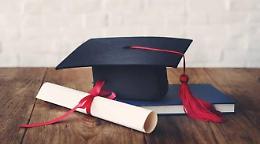 Covid, studentessa morta insieme ai suoi genitori: una laurea in sua memoria