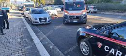 Travolta da un'auto mentre entra a scuola: grave un'insegnante