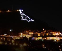Domani sera l'accensione dell'albero di luce: l'attesa cerimonia inaugurale