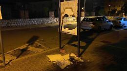 Atto vandalico in centro, c'è chi aggiusta e chi distrugge: dura condanna per il gesto