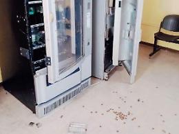 Assalti ai distributori automatici dell'Asl, i furti si moltiplicano: l'allarme