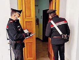 Buoni spesa della discordia, scoppia il putiferio in Comune: impiegato preso a pugni