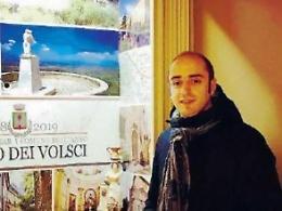 Covid, i contagi mettono paura: obbligo di mascherine anche all'aperto