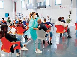 Covid, vaccinazioni: superata la quota di 10 milioni e 400 mila somministrazioni