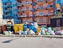 Cumuli di rifiuti, lo scempio si ripete ogni weekend: cittadini infuriati