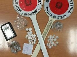 Lancia la droga dalla finestra ma viene beccato: pusher tunisino in manette