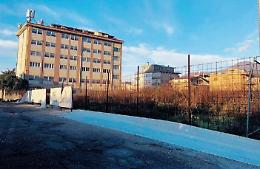 Sar&agrave; una superscuola ma per ora &egrave; una discarica: il cantiere abbandonato