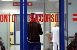 Va dall'ex ma la trova in compagnia, scatta la lite con il rivale: 30enne in ospedale