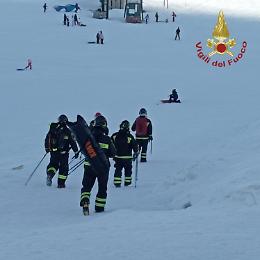 Allarme sulla neve, paura per due escursionisti bloccati: soccorsi in azione
