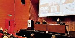 Covid: «Picco previsto per la terza settimana di gennaio. Dobbiamo vaccinarci tutti»