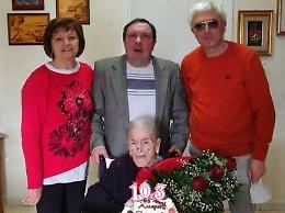 Nonna Pasqua compie 103 anni, è la più longeva del paese: una festa memorabile