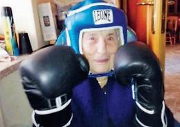 Nonna Mariuccia spegne 100 candeline: la comunità festeggia un modello di vita