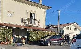 Uomo a terra esanime dopo una lite, elitrasportato d'urgenza: è grave