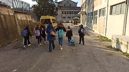 Aule gelide, genitori infuriati: "Ci andiamo a riprendere i nostri figli"