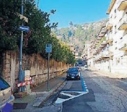 Segnaletica verticale in contrasto con le norme: viabilità sotto la lente