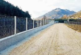 Bonificata la frana vicino ai binari: la strada riaperta al traffico