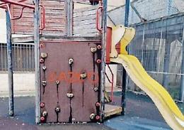 Vandali in azione nell'area giochi di piazza Labriola: dura la condanna