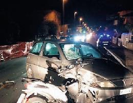 Scontro tra scooter e auto: ferita una ragazza di diciotto anni