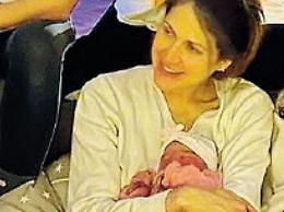Parto in casa, così è nata la piccola Nora Oriotti: l'emozione dei genitori