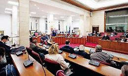 Prime mosse sulla scacchiera delle comunali, vertici bilaterali e faccia a faccia