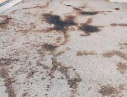 Caos in centro: ubriaco litiga con la moglie e sparge benzina in strada