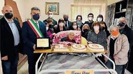 “Nonna Pina” spegne 100 candeline: per lei una festa piena di amore