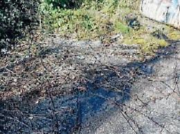 Duecento litri di asfalto liquido inquinante abbandonati sulla superstrada