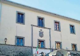 Lavorava all'anagrafe senza contratto, esplode il caso: un esposto al prefetto