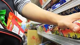 Furto di latte e biscotti: l'autore è lo stesso del falò in casa, il grido di aiuto