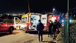 Si schianta con l'auto, salvato da un agente libero dal servizio