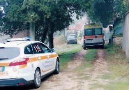 Da giorni non rispondeva al telefono: trovato morto in casa vegliato dal cane
