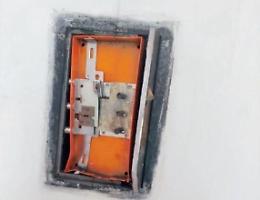 Ladri in azione: smurata una cassaforte, bottino da quantificare e tanti danni