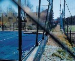 Il vento danneggia il campo di padel: appello corale per la riparazione