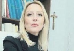 Minacciata e insultata fuori dal tribunale: l'aggressione all'avvocato Colagiacomo