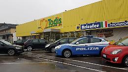 Tragedia al supermercato: 49enne muore stroncata da un infarto