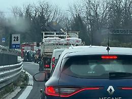 Incidente in superstrada, auto si ribalta sulla Sora-Ferentino: soccorsi sul posto